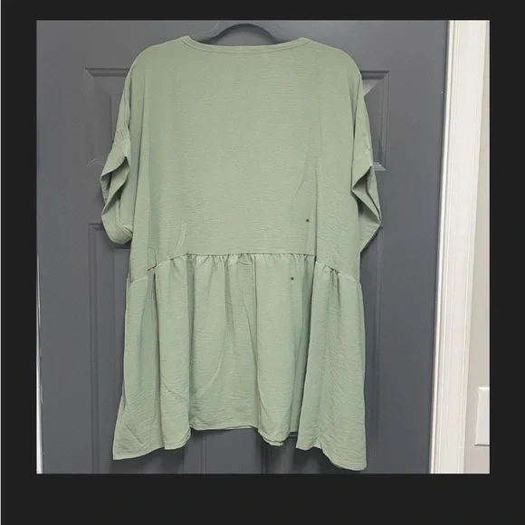 Chicsoul casual chic Boho wide eyed gaze babydoll style top in sage size 1X NWOT - Picture 4 of 6